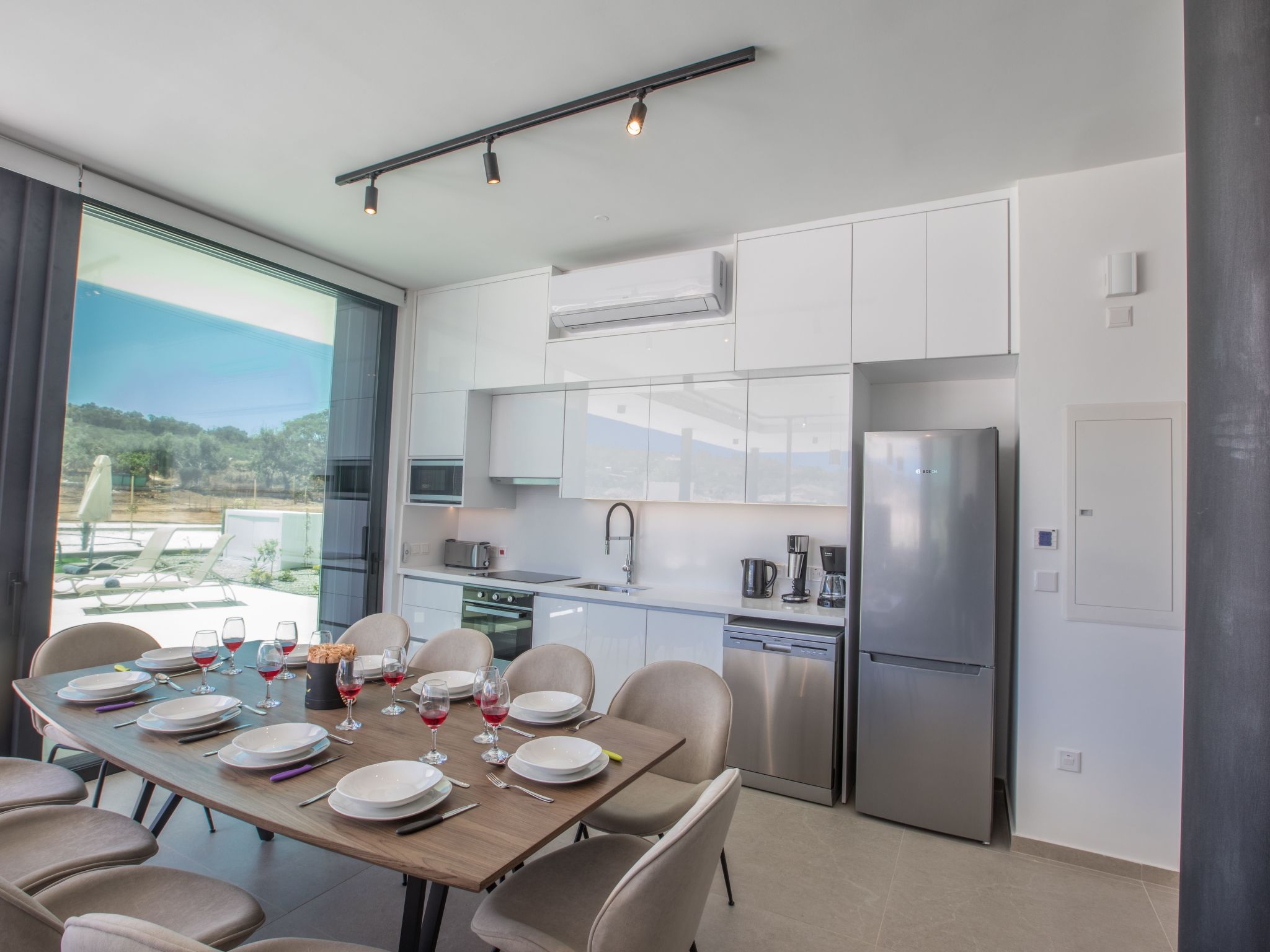 Geräumige Villa mit großem Garten und Pool-Image-tags.info