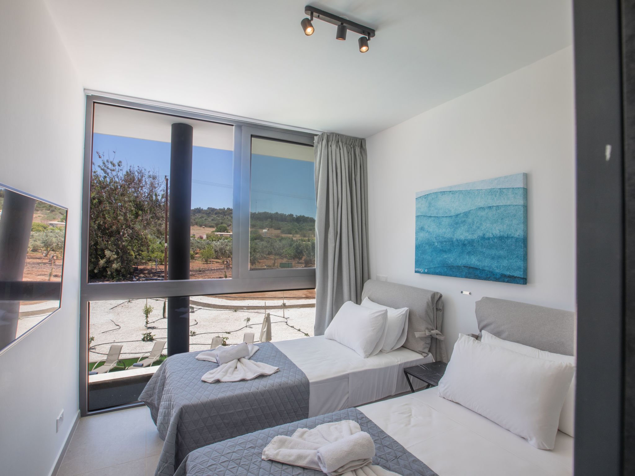 Geräumige Villa mit großem Garten und Pool-Image-tags.info