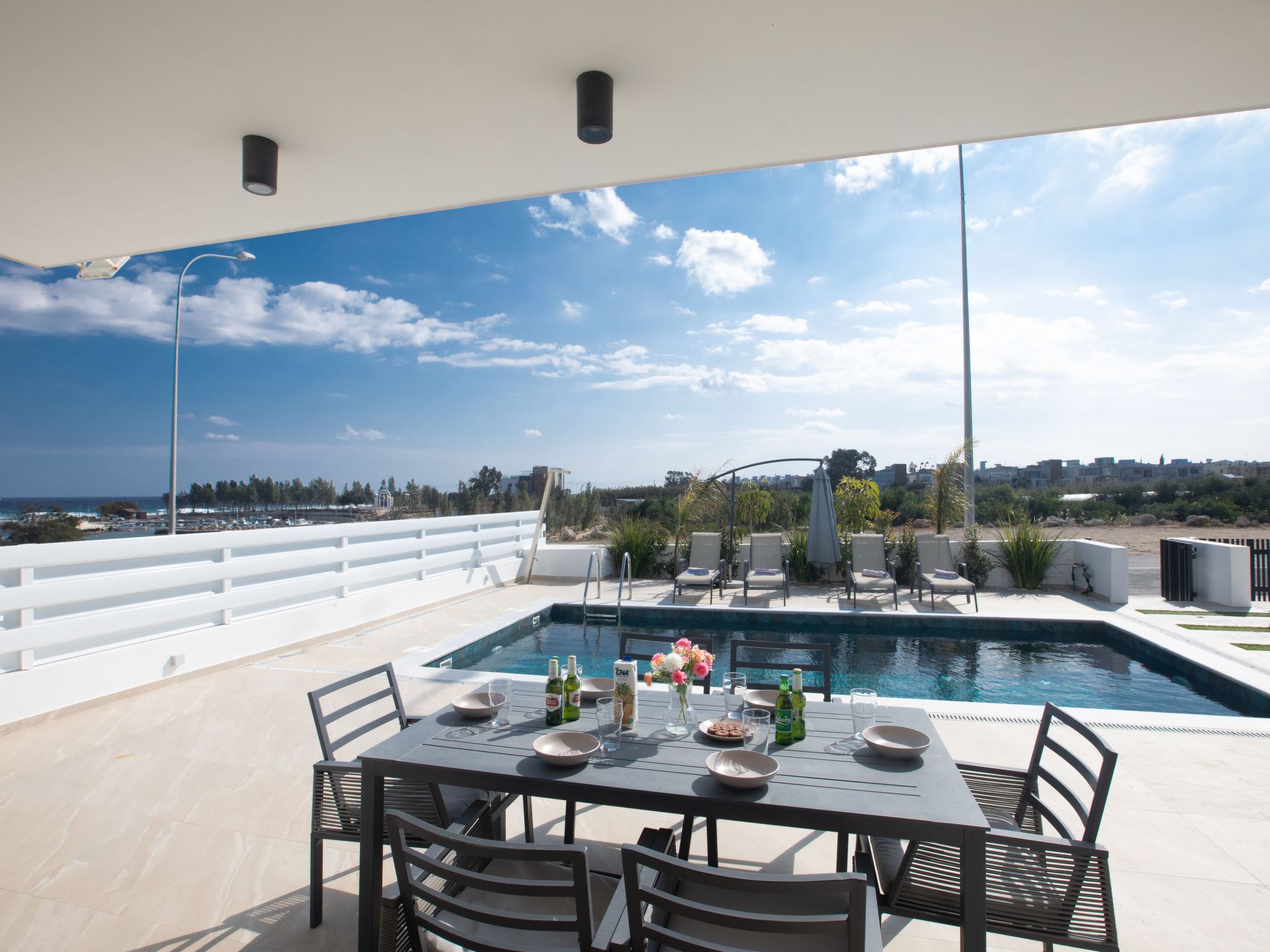 Haus in Paralimni mit Doppelveranda-Image-tags.info