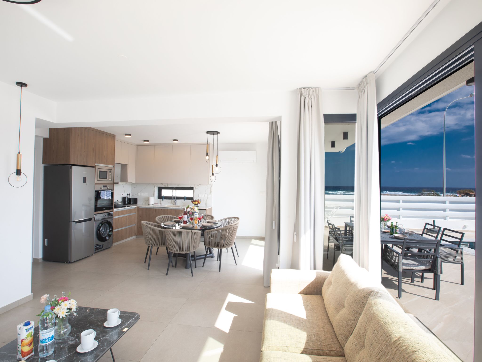 Haus in Paralimni mit Doppelveranda-Image-tags.info