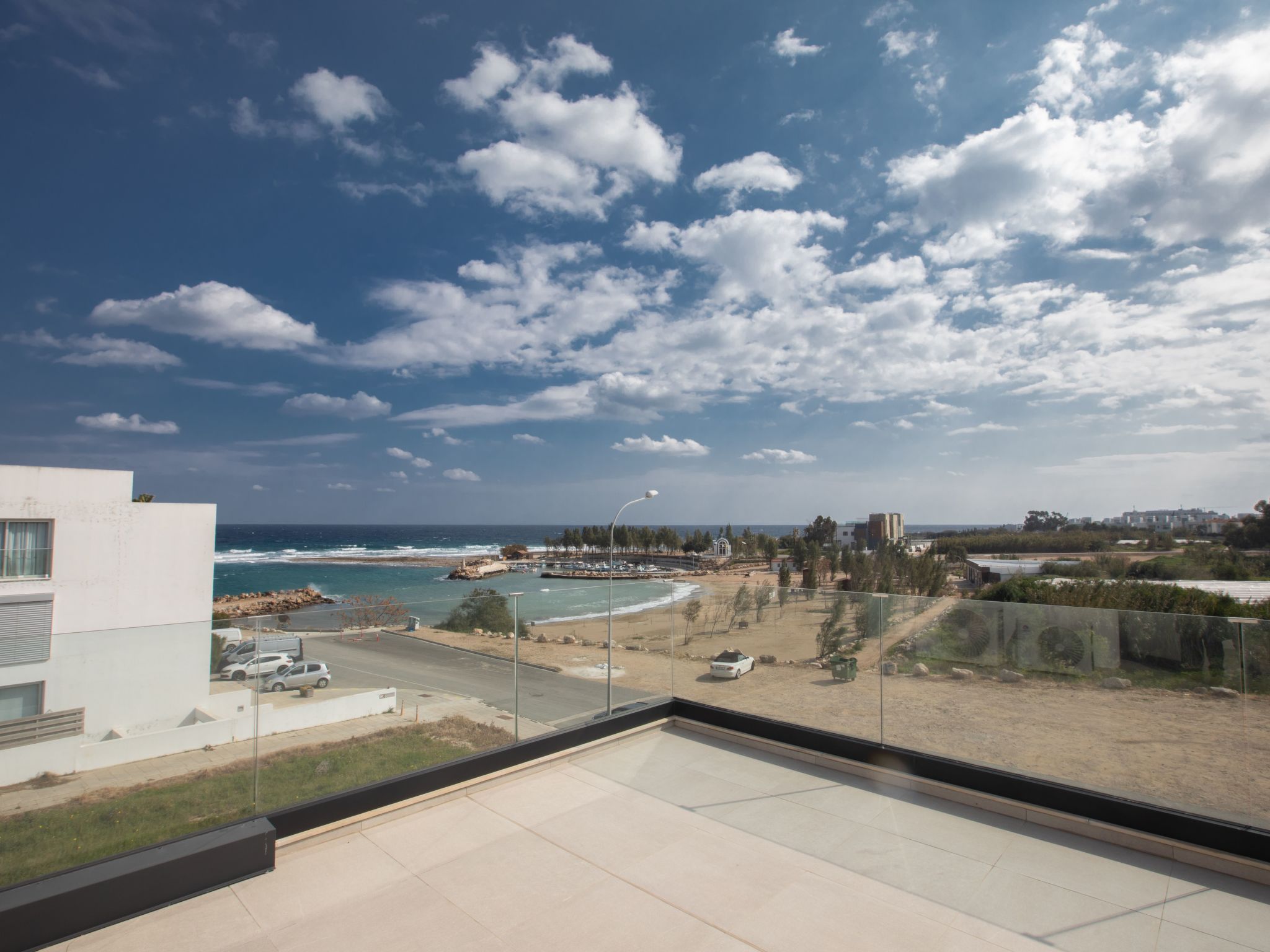 Haus in Paralimni mit Doppelveranda-Image-tags.info