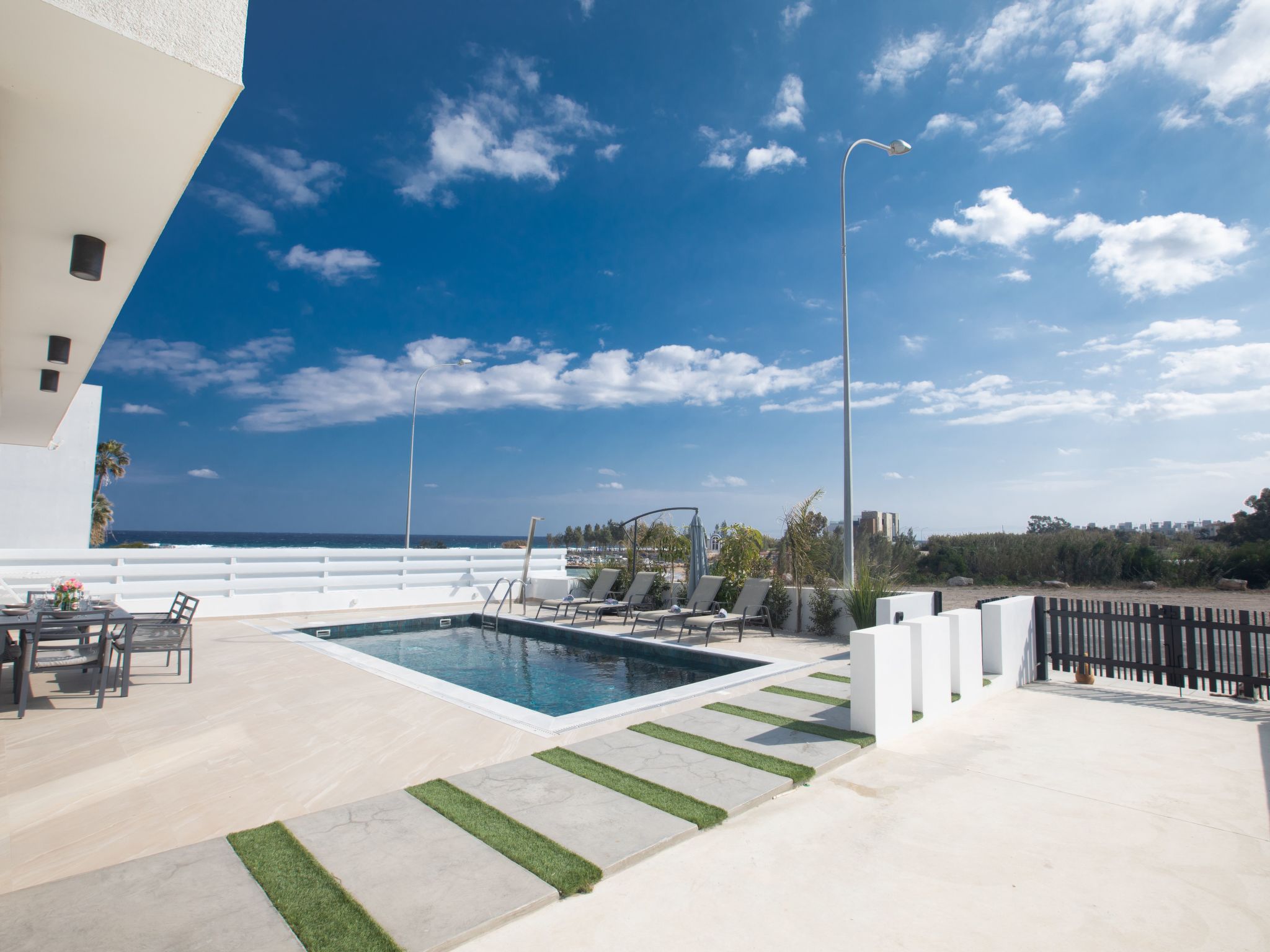 Haus in Paralimni mit Doppelveranda-Image-tags.info