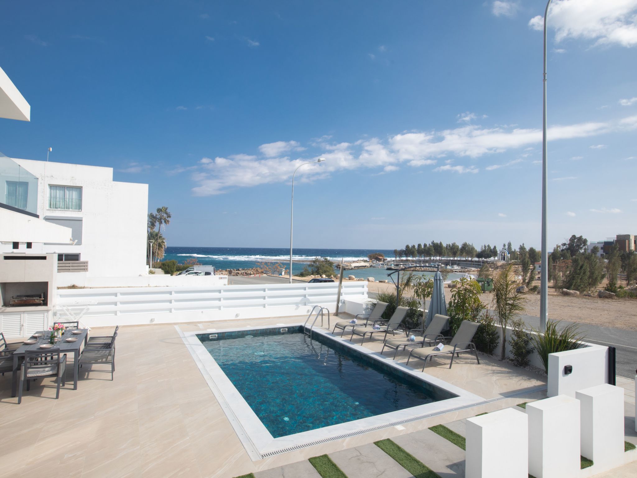 Haus in Paralimni mit Doppelveranda-Image-tags.info