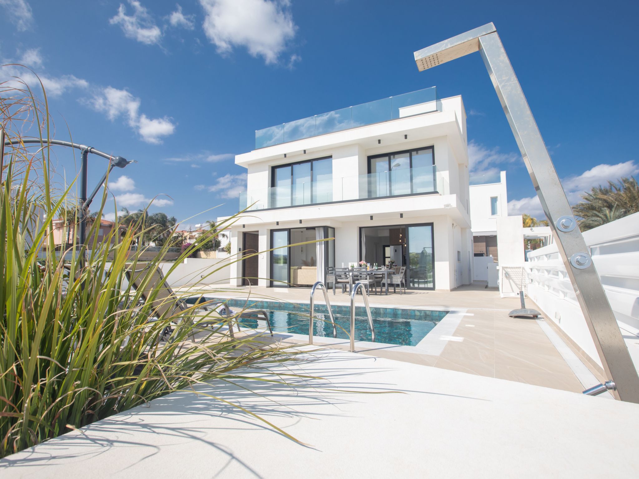 Haus in Paralimni mit Doppelveranda-Image-tags.info