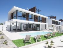 Ruim vrijstaand huis in Protaras met grote tuin, vlakbij het strand - thumbnail 2