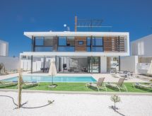 Ruim vrijstaand huis in Protaras met grote tuin, vlakbij het strand - thumbnail 3