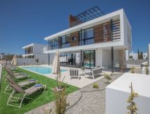 Ruim vrijstaand huis in Protaras met grote tuin, vlakbij het strand - thumbnail 4
