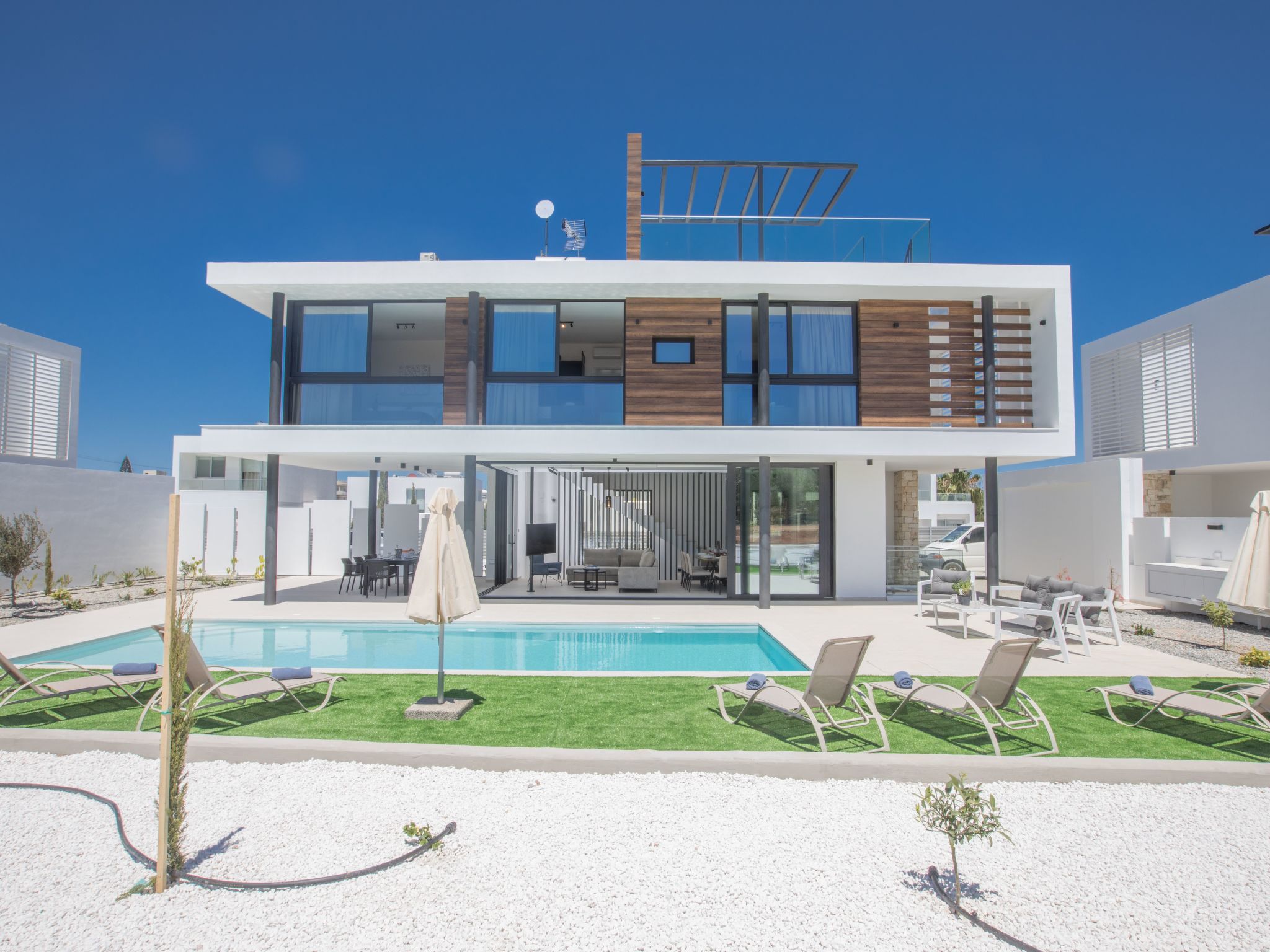 In Protaras mit großem Garten