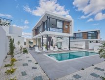 Luxe vrijstaande villa met privézwembad op 500m van zee in Protaras - thumbnail 1