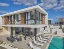 Luxe vrijstaande villa met privézwembad op 500m van zee in Protaras - thumbnail 4