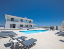 12-persoons vakantiehuis met privézwembad in Paralimni - thumbnail 1