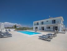 12-persoons vakantiehuis met privézwembad in Paralimni - thumbnail 2