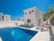 7-persoons vakantiehuis met privé verwarmd zwembad in centrum Paralimni - thumbnail 1