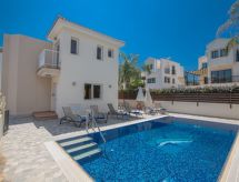 7-persoons vakantiehuis met privé verwarmd zwembad in centrum Paralimni - thumbnail 2