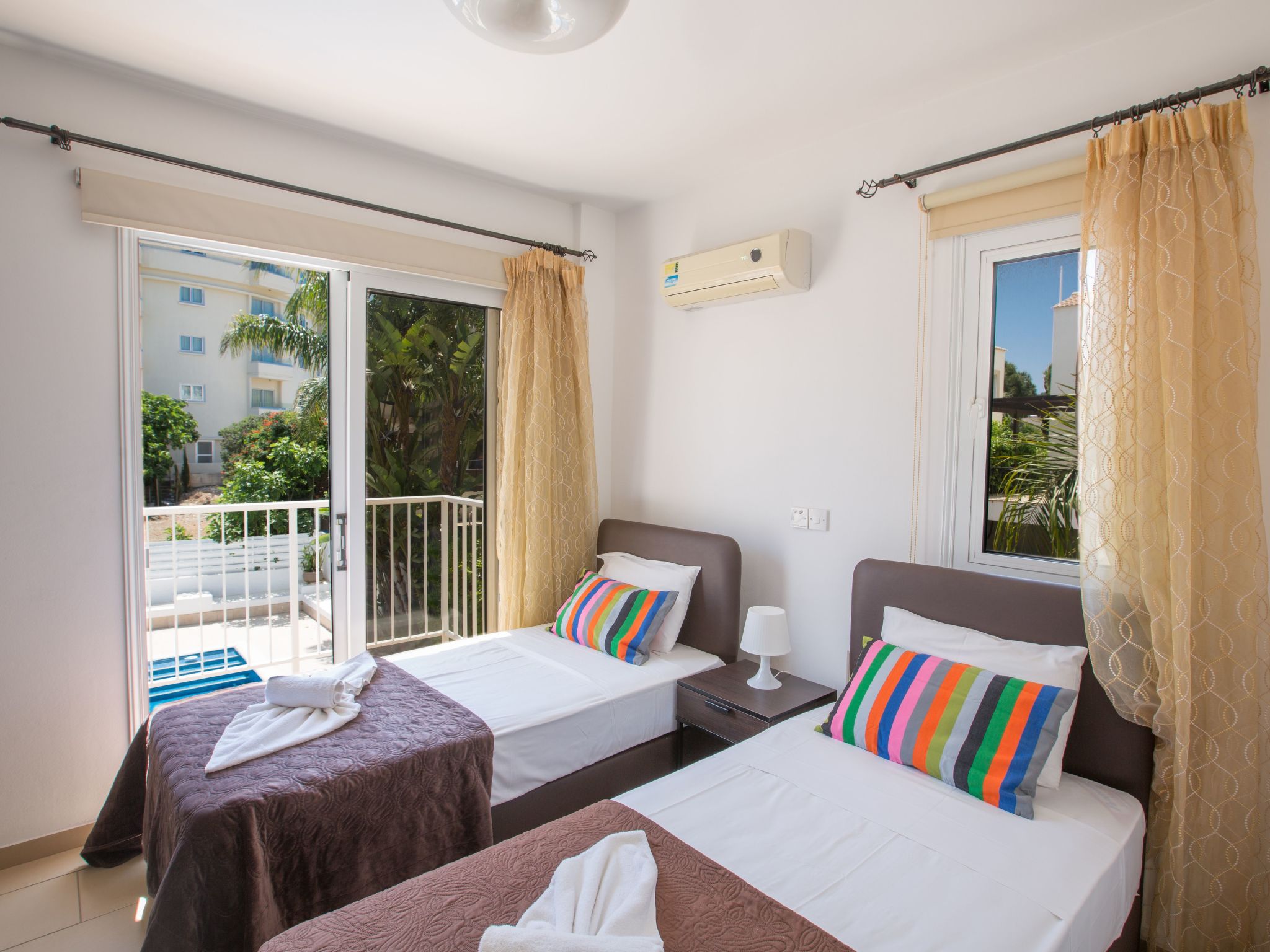 Moderne Ferienvilla PV5 mit großem Garten-Image-tags.info