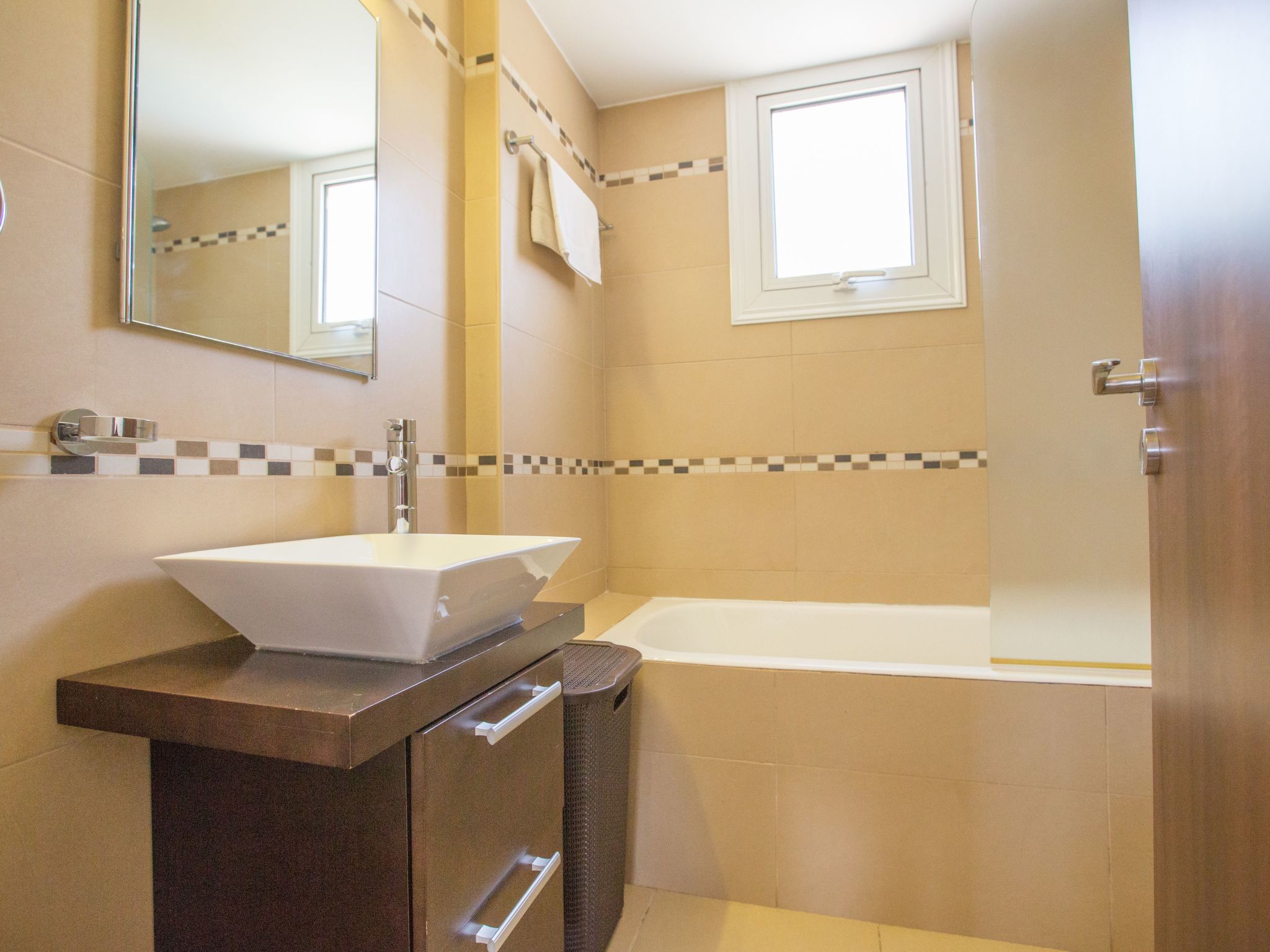 Moderne Ferienvilla PV5 mit großem Garten-Image-tags.info