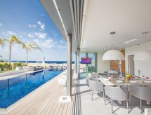 10-persoons vakantiehuis met privézwembad in centrum Paralimni - thumbnail 2