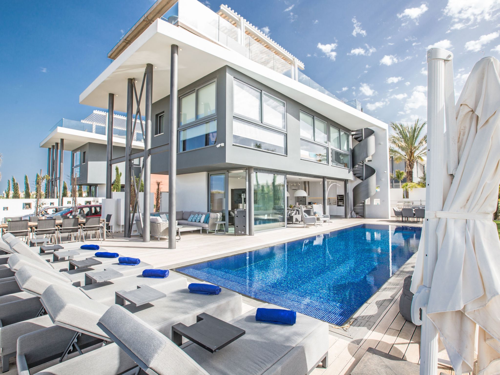 Haus in Paralimni mit großem Patio-Image-tags.info