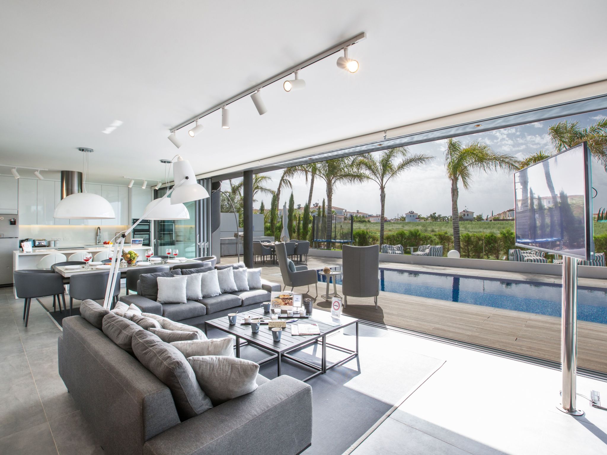 Haus in Paralimni mit großem Patio-Image-tags.info