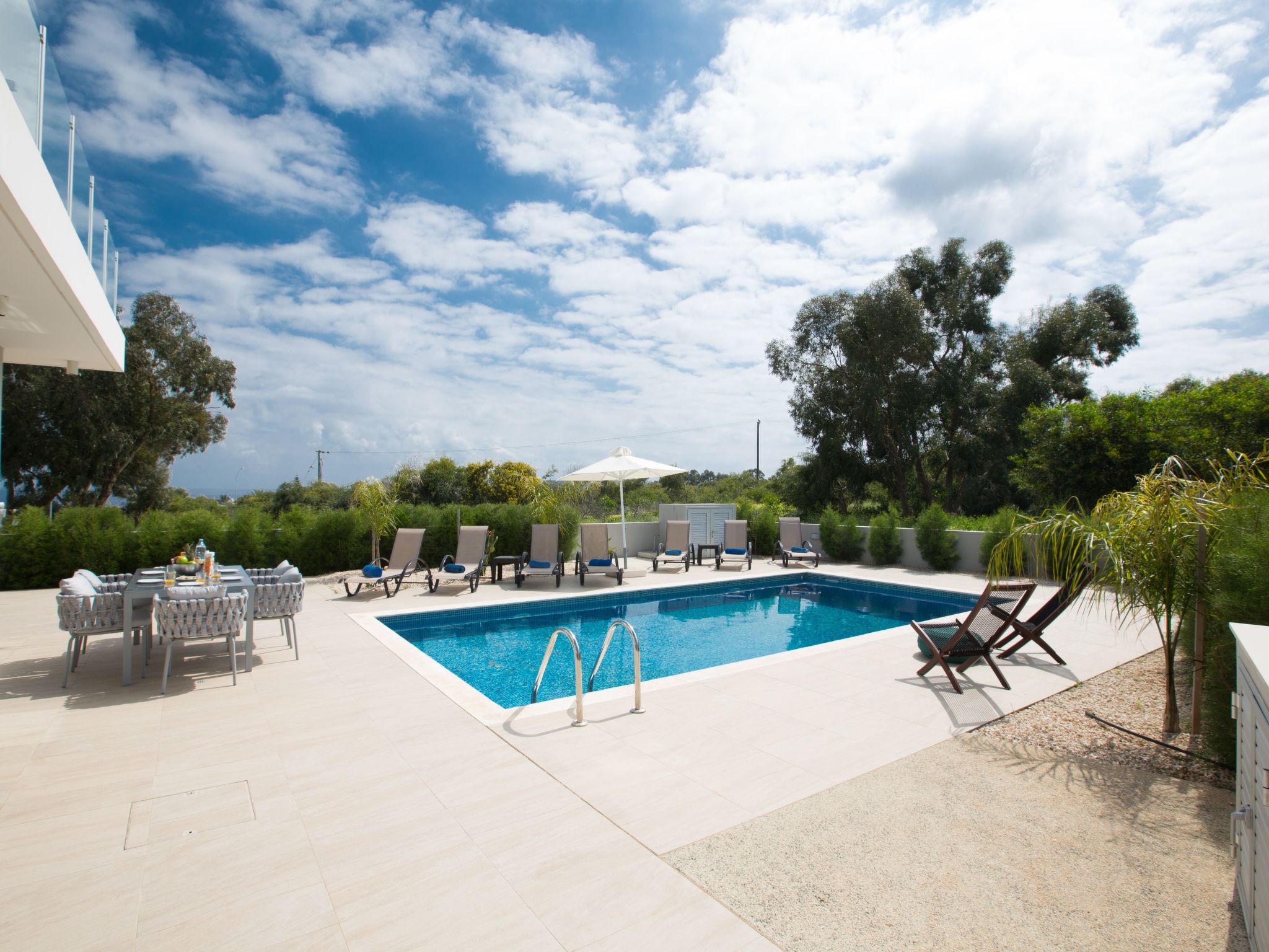 Schöne, topmoderne Ferienvilla auf Zypern