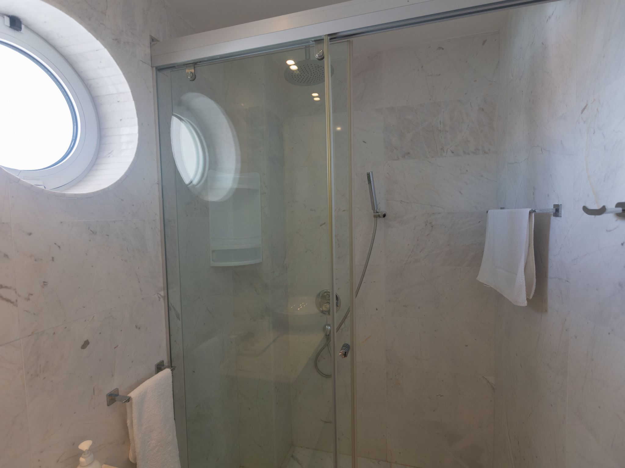 Luxuriöse Wohnung am Strand von Thalassa-Image-tags.info