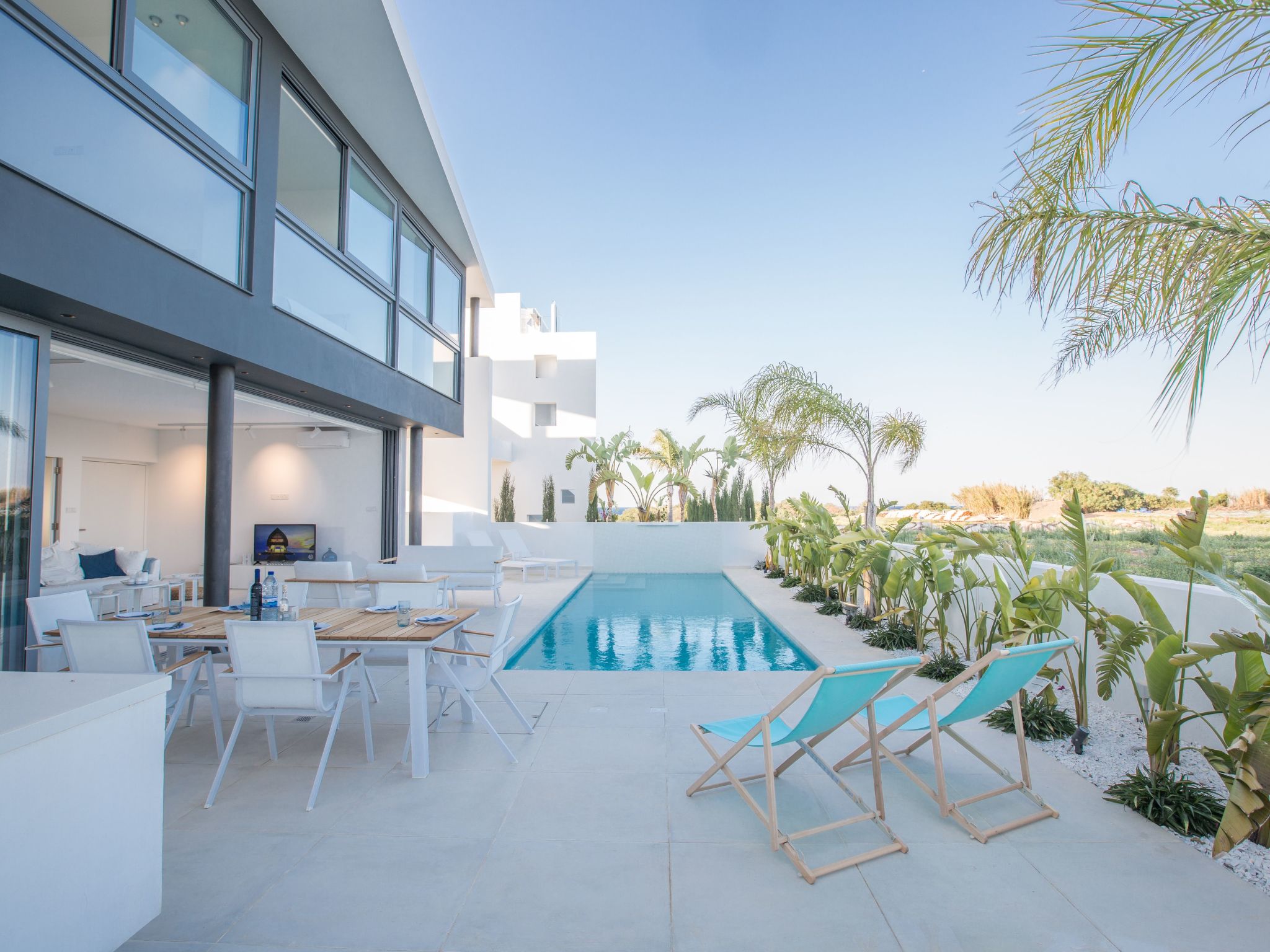 Neue, moderne 3-Schlafzimmer-Villa mit privatem Pool-Image-tags.info