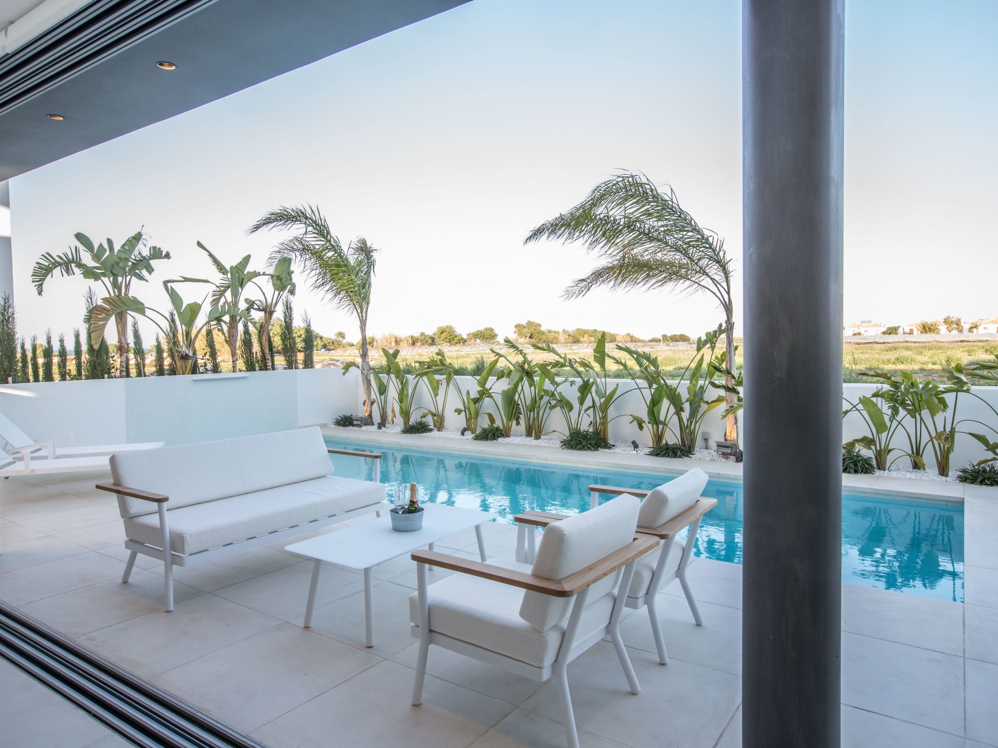 Neue, moderne 3-Schlafzimmer-Villa mit privatem Pool-Image-tags.info