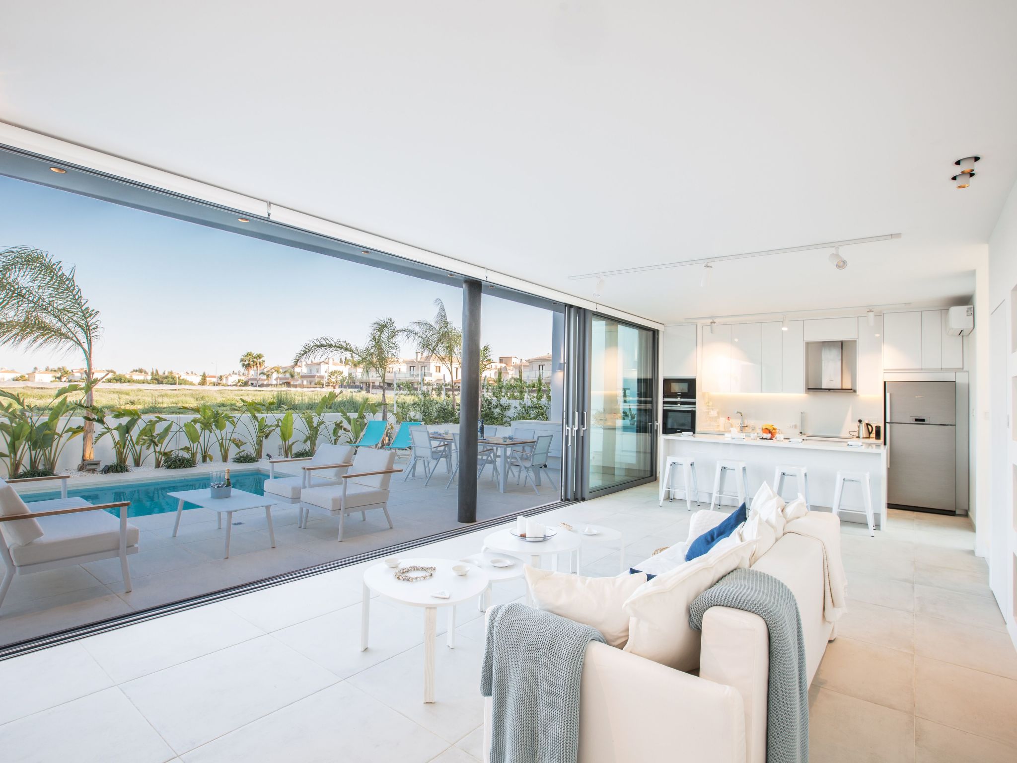 Neue, moderne 3-Schlafzimmer-Villa mit privatem Pool-Image-tags.info