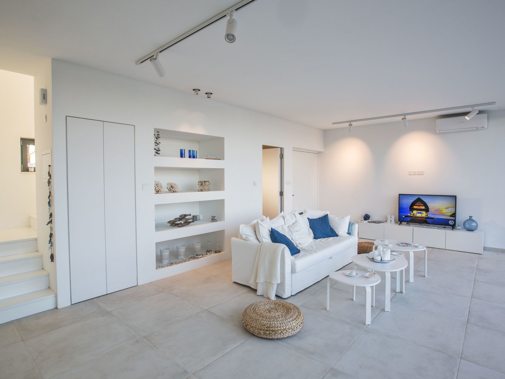 Neue, moderne 3-Schlafzimmer-Villa mit privatem Pool-Image-tags.info