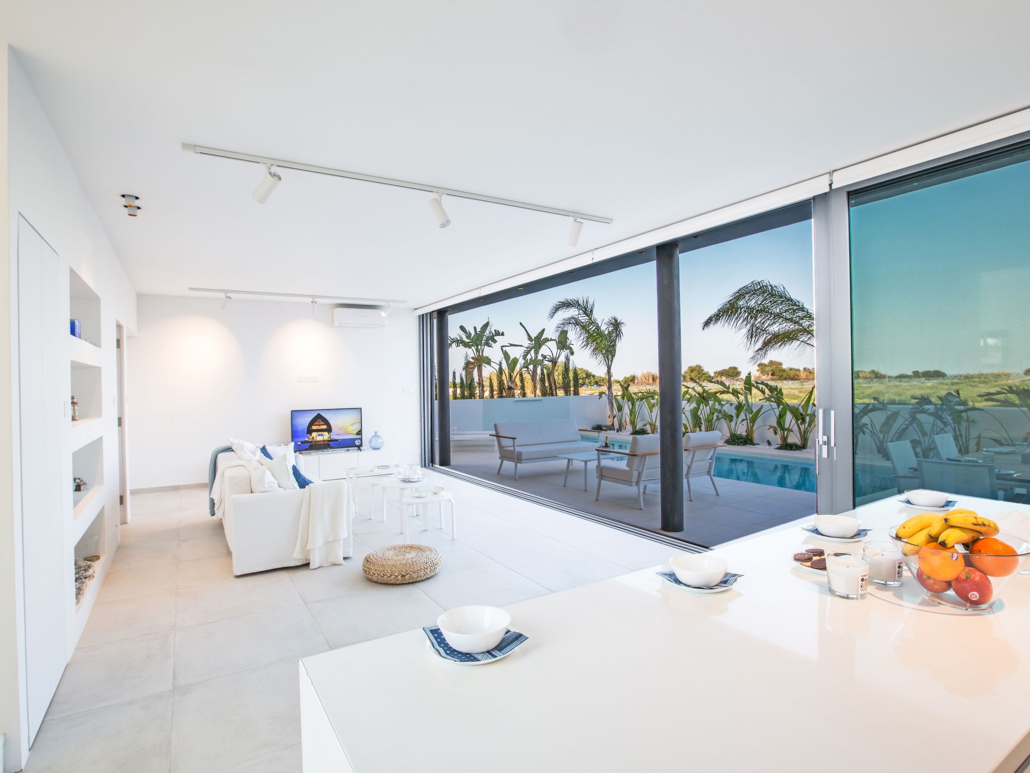 Neue, moderne 3-Schlafzimmer-Villa mit privatem Pool-Image-tags.info