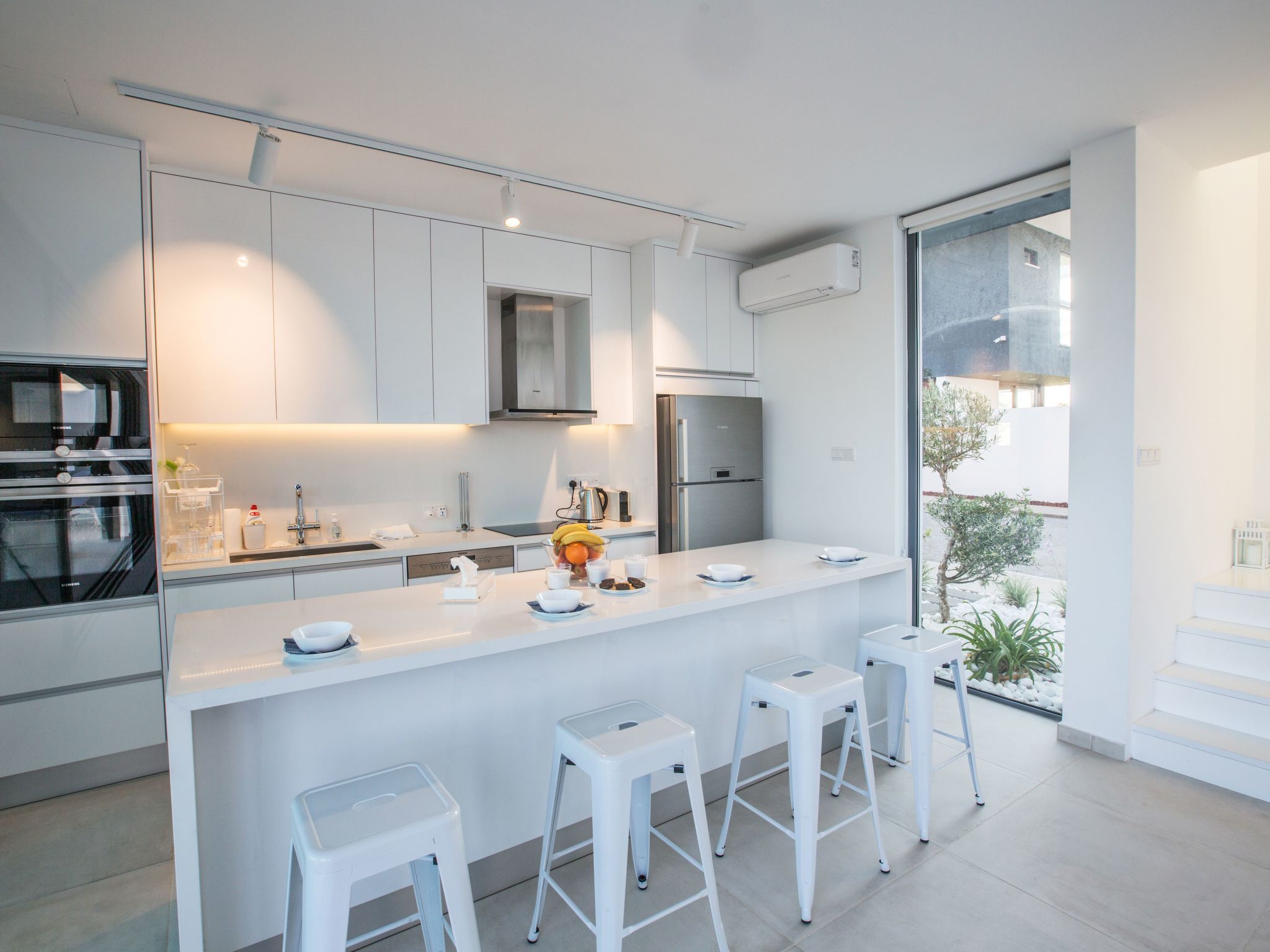 Neue, moderne 3-Schlafzimmer-Villa mit privatem Pool-Image-tags.info