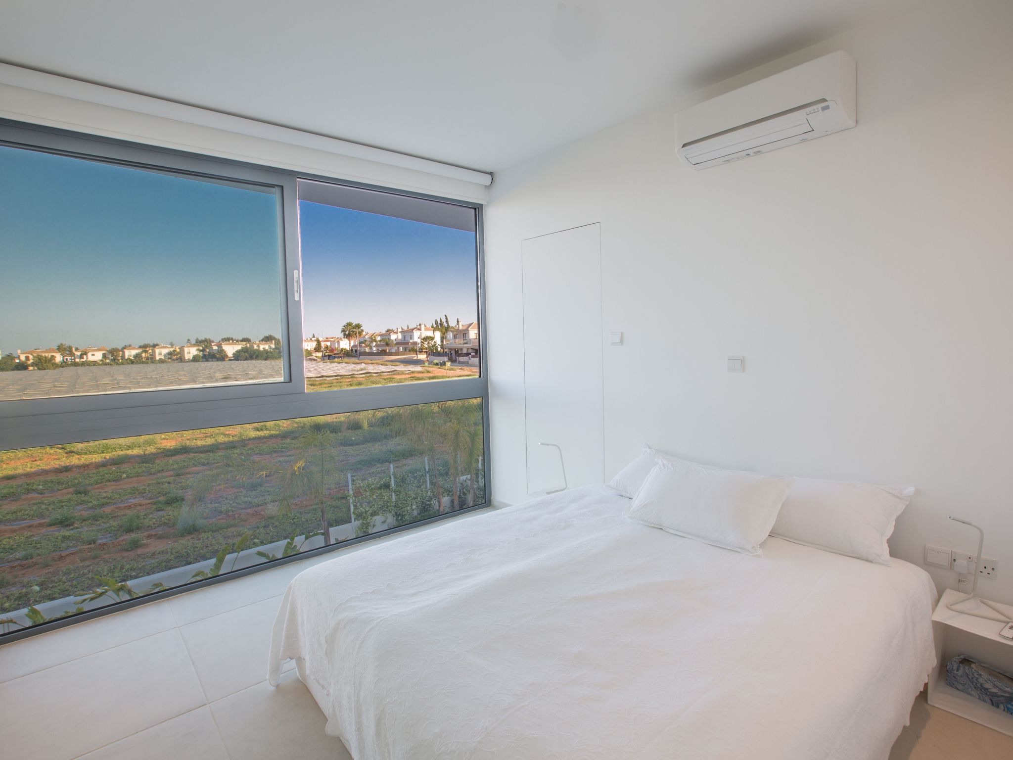 Neue, moderne 3-Schlafzimmer-Villa mit privatem Pool-Image-tags.info