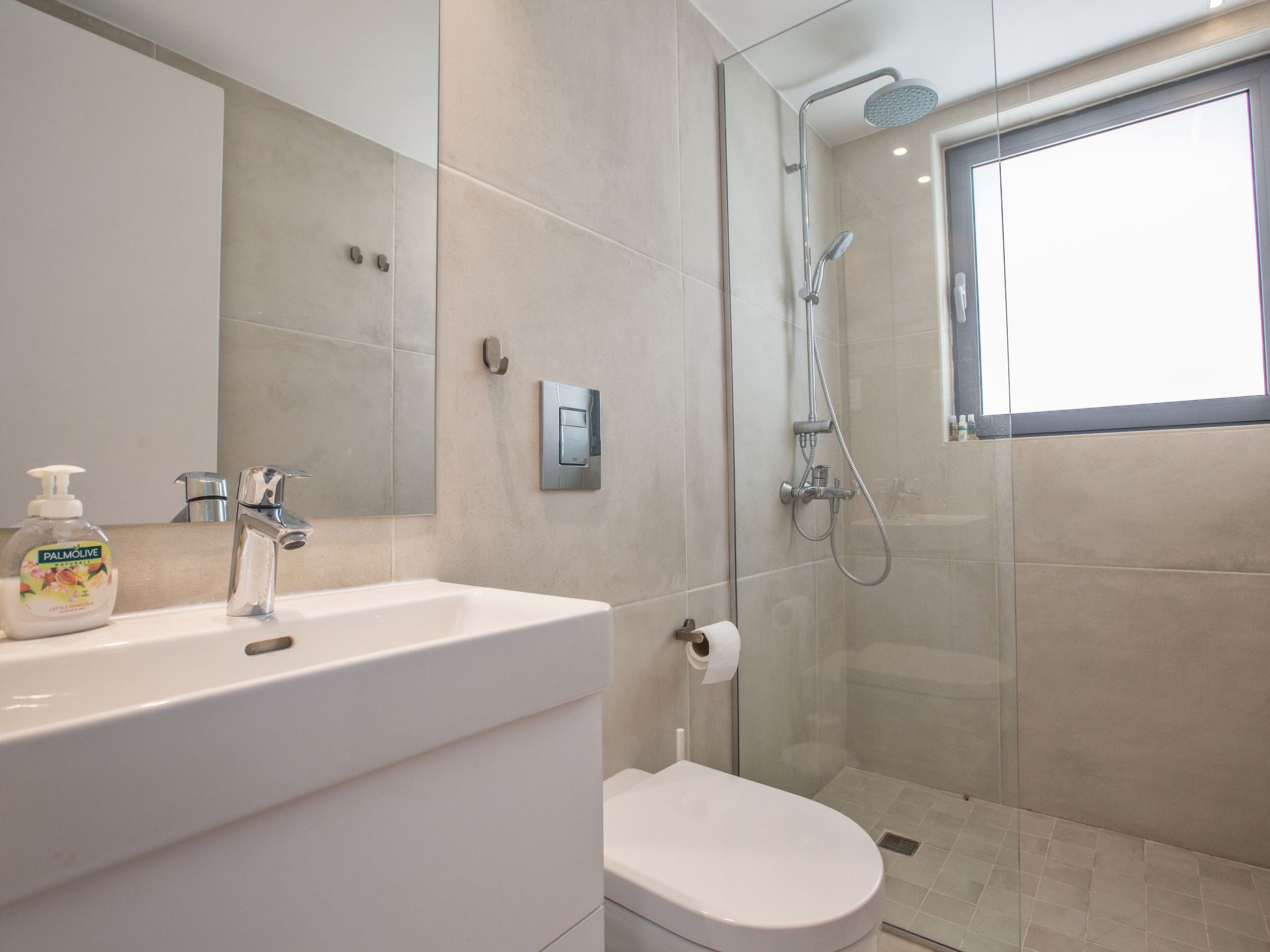 Neue, moderne 3-Schlafzimmer-Villa mit privatem Pool-Image-tags.info