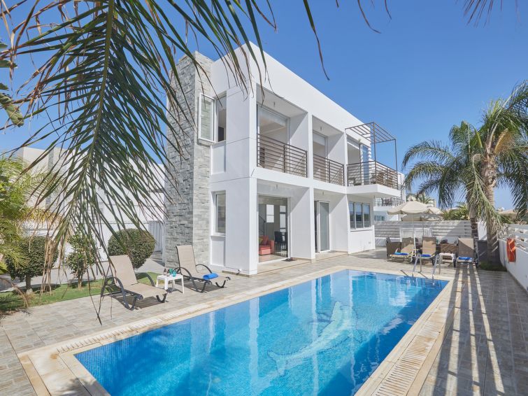 Privézwembad en luxe in het centrum van Paralimni in Paralimni
