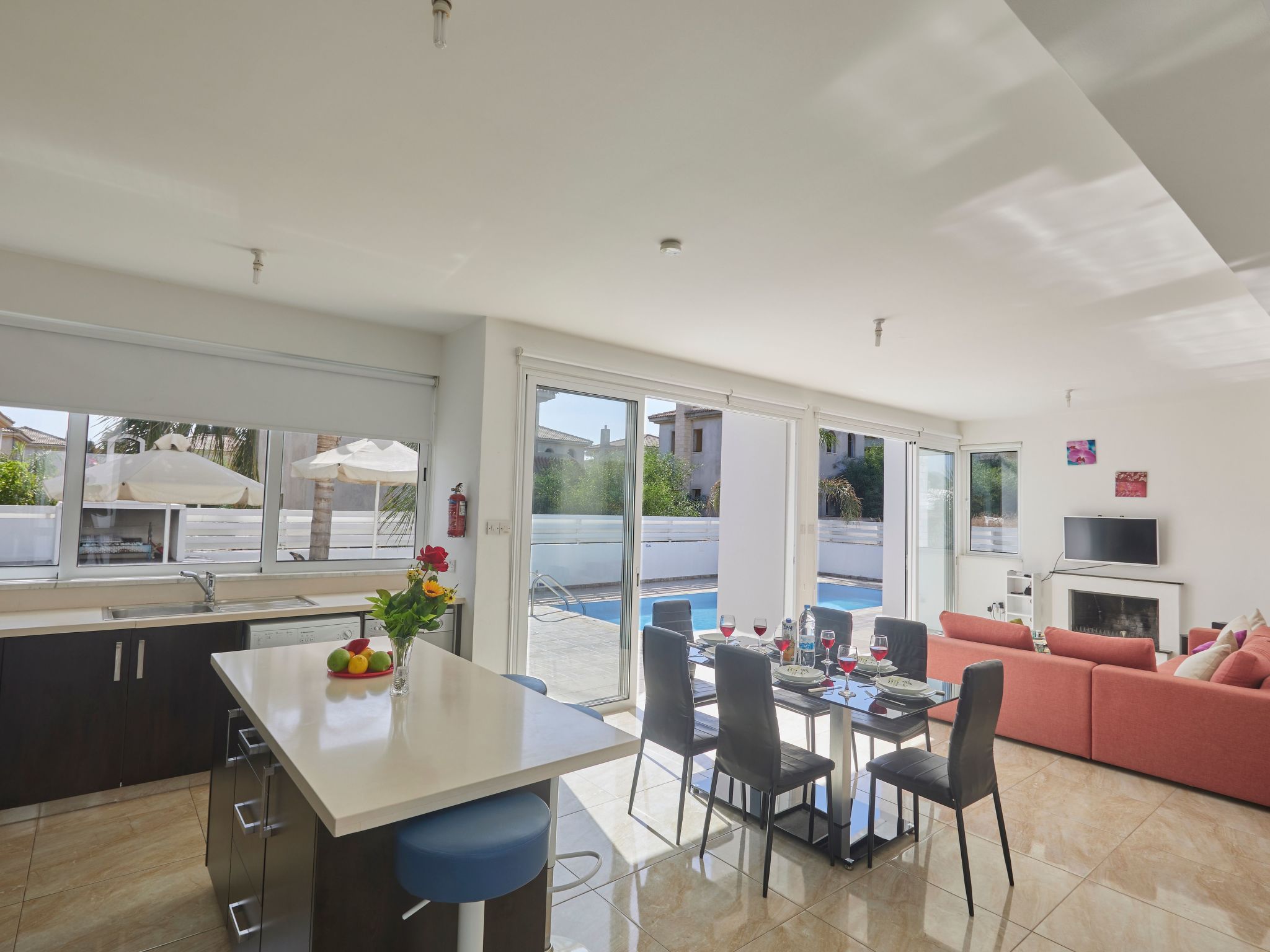 Villa Pearl PE17 in Paralimni mit privatem Parkplatz-Image-tags.info