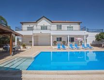 Vakantiehuis met open haard en privézwembad in Paralimni - thumbnail 1