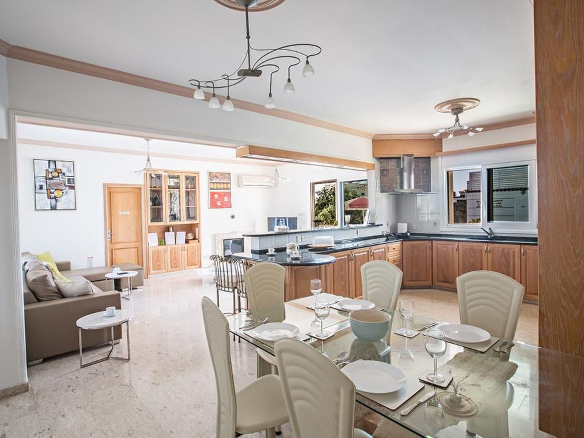 Familienvilla in Paralimni mit spektakulärer Aussicht-Image-tags.info