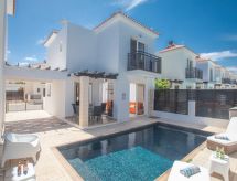 Vrijstaand vakantiehuis met privézwembad in centrum Paralimni · 5 pers. - thumbnail 1