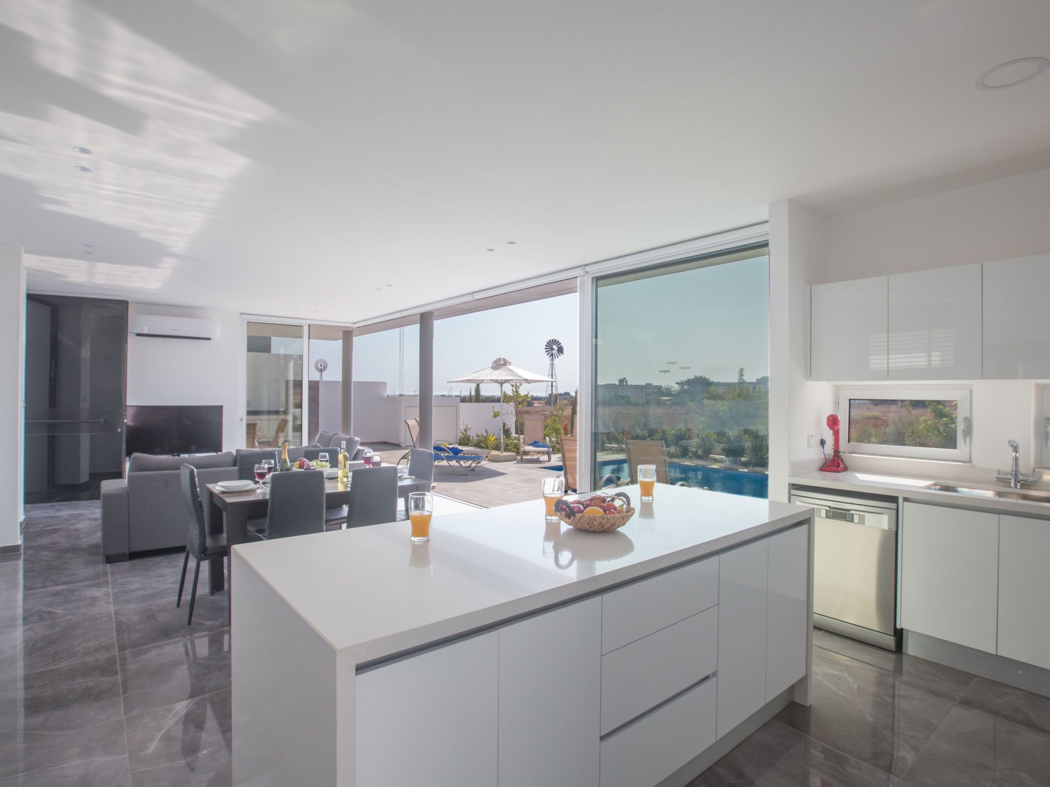 3-Schlafzimmer-Villa mit Pool in Protaras Zentrum-Image-tags.info