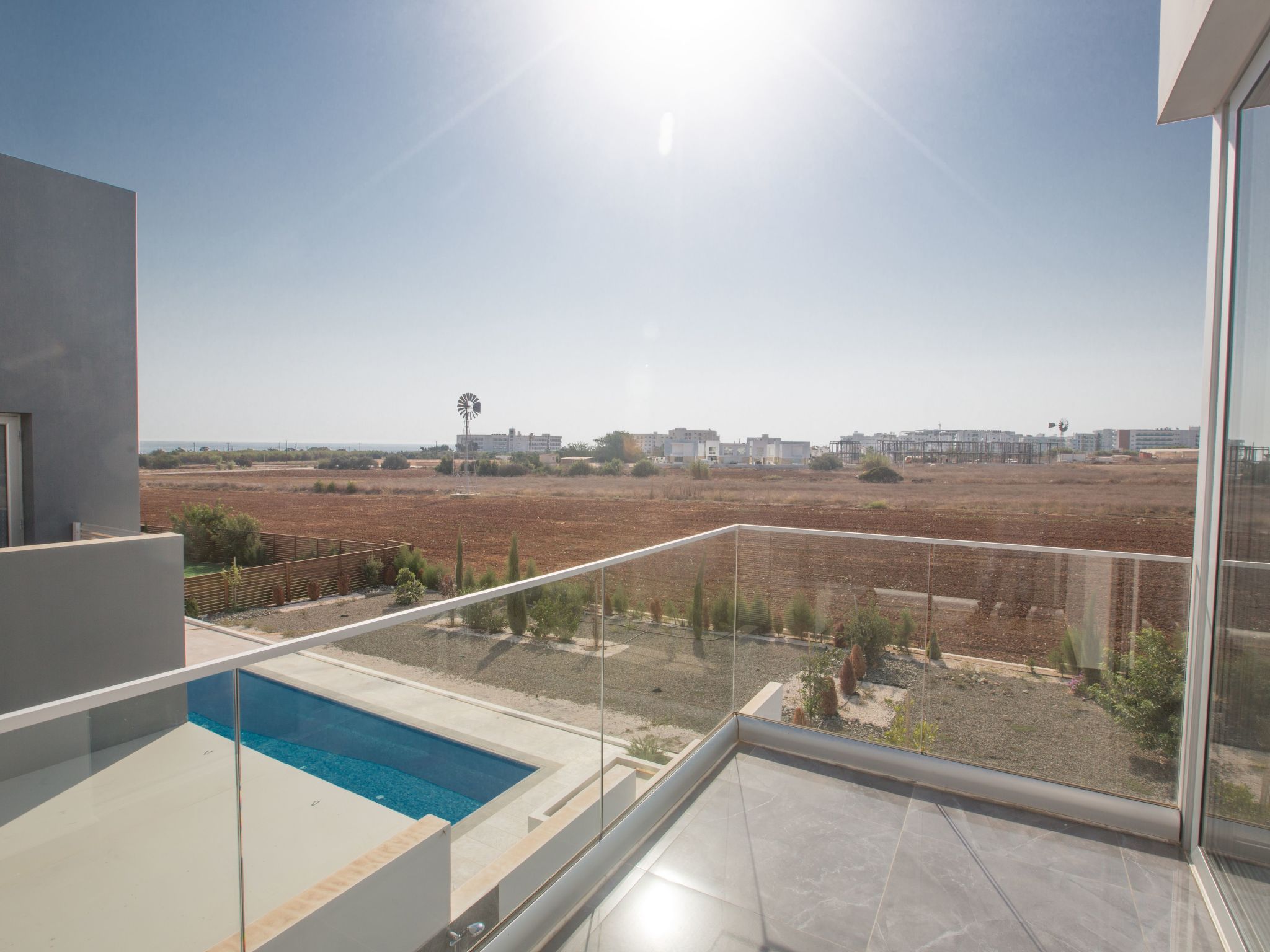 3-Schlafzimmer-Villa mit Pool in Protaras Zentrum-Image-tags.info