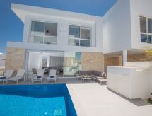 Privézwembad en ruimte voor 9 personen in centrum Paralimni - thumbnail 6