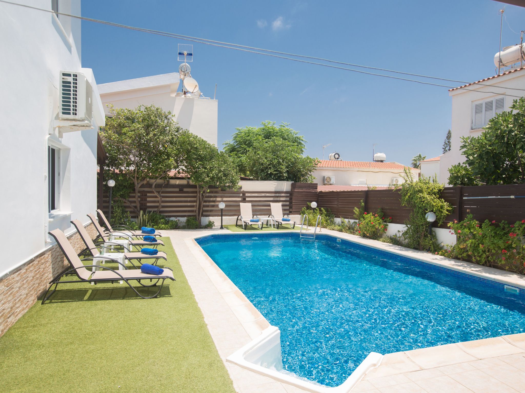 Geräumige Villa mit 3 Schlafzimmern und Pool in Protaras-Image-tags.info