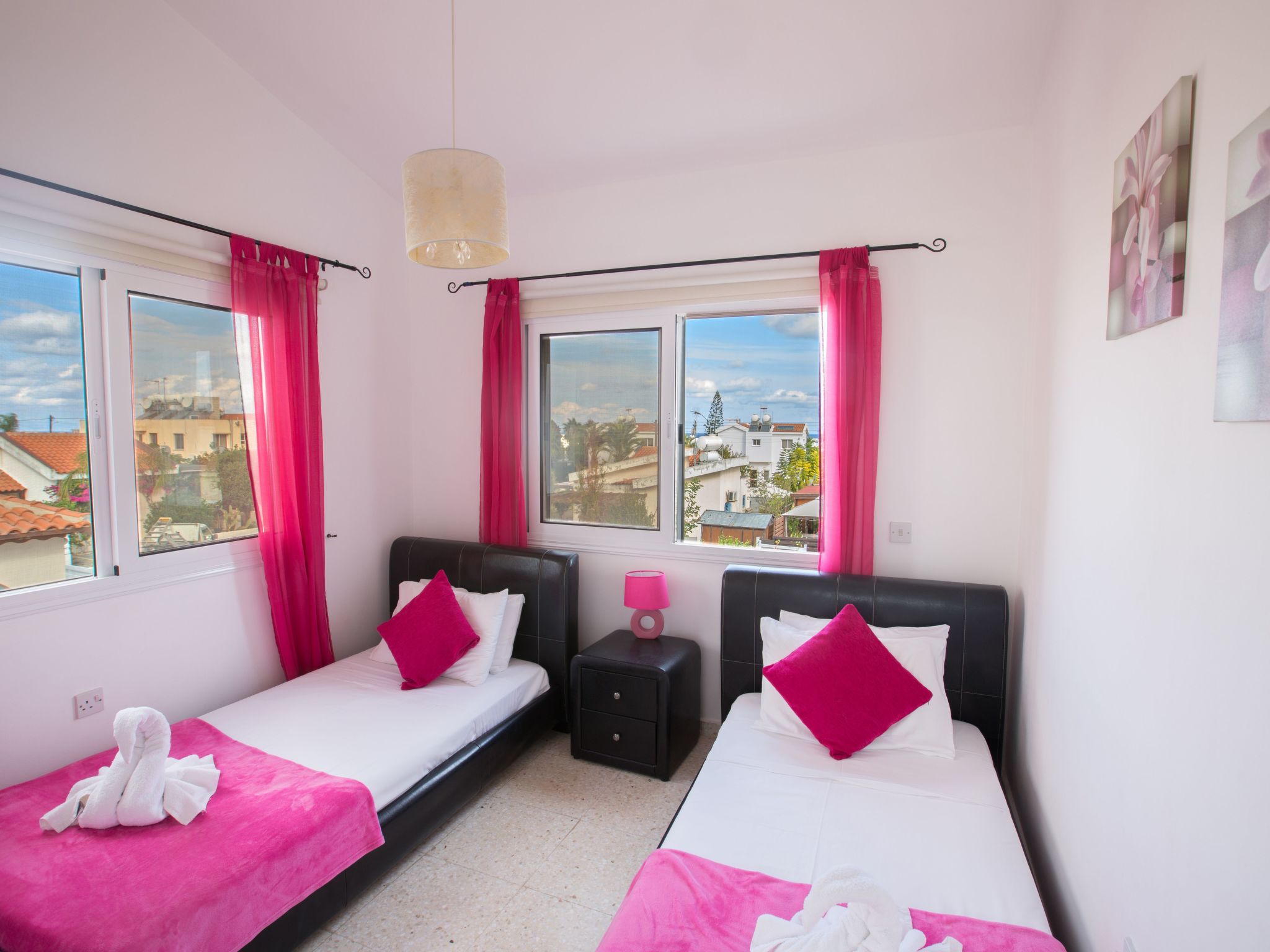 Geräumige Villa mit 3 Schlafzimmern und Pool in Protaras-Image-tags.info