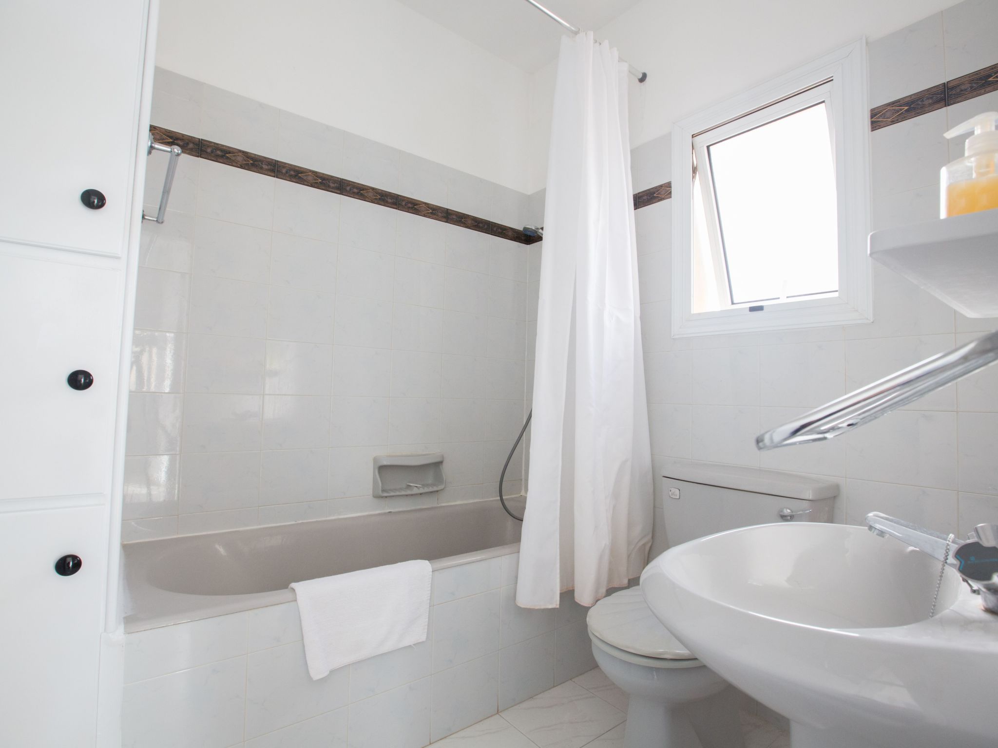 Geräumige Villa mit 3 Schlafzimmern und Pool in Protaras-Image-tags.info