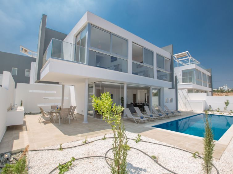 Vakantiehuis met privézwembad in centrum Paralimni in Paralimni