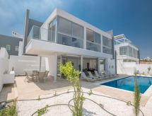 Vakantiehuis met privézwembad in centrum Paralimni - thumbnail 1