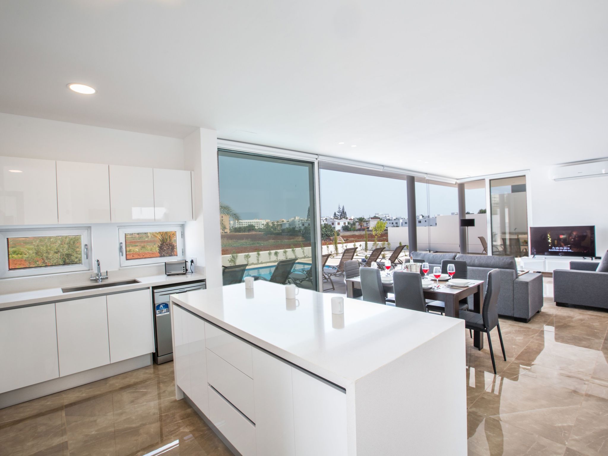 Neue 3-Schlafzimmer-Villa mit Pool in Protaras-Image-tags.info