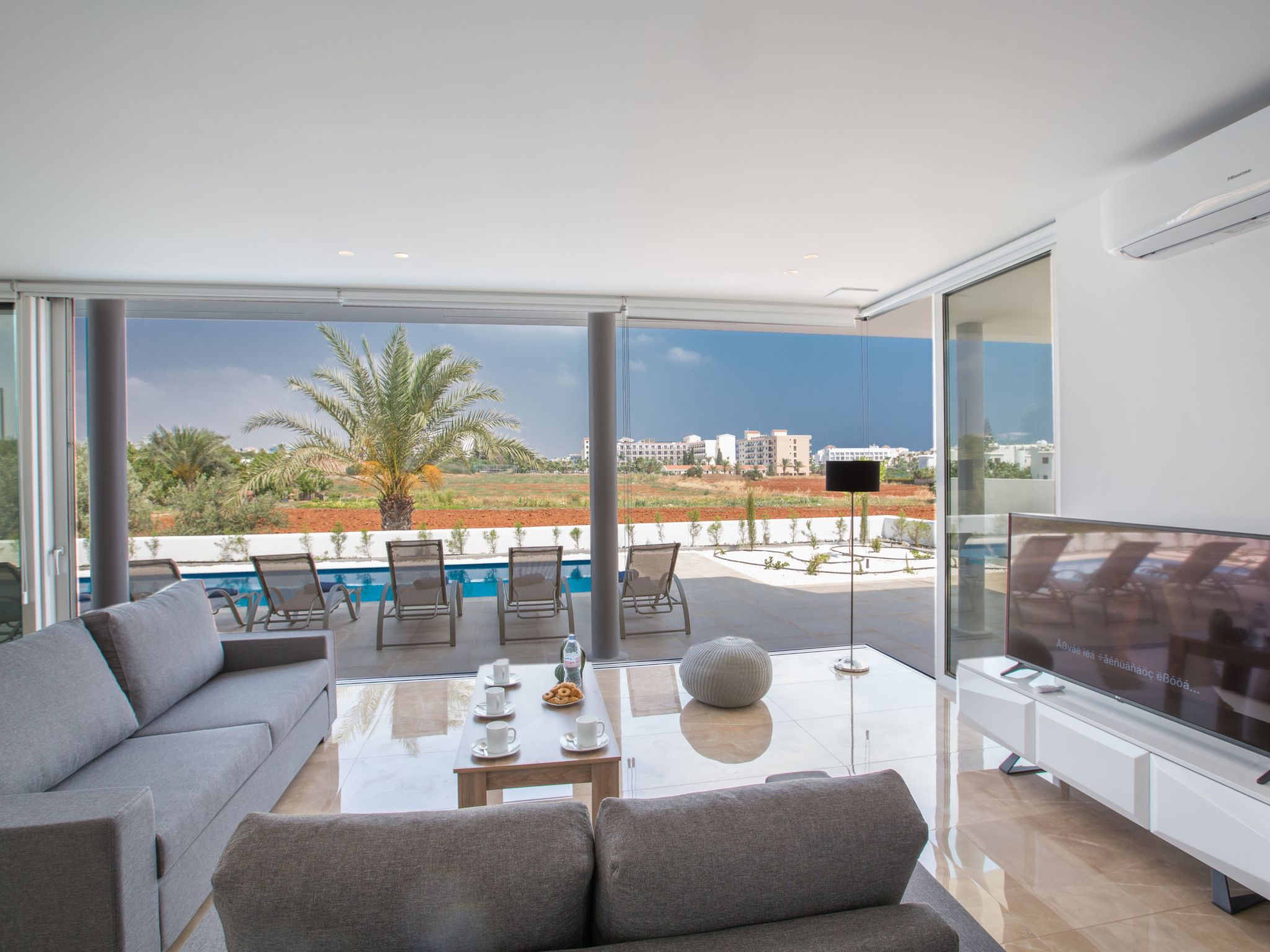 Neue 3-Schlafzimmer-Villa mit Pool in Protaras-Image-tags.info