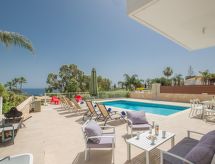 Op 900m van het centrum: Ruim vakantiehuis met privézwembad in Paralimni - thumbnail 3