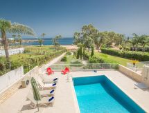 Op 900m van het centrum: Ruim vakantiehuis met privézwembad in Paralimni - thumbnail 5